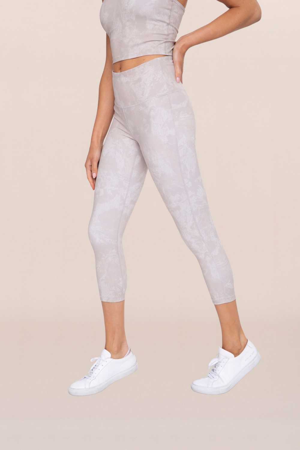 Marbled High-Waist Capri Leggings