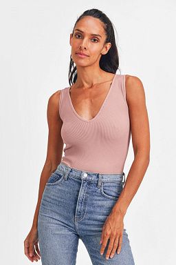 Ribbed Seamless Scoop-Neck